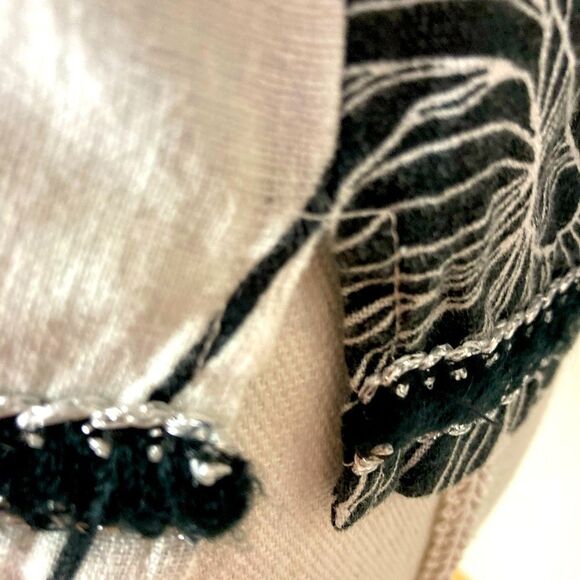 Tahari Linen on or Off Shoulder Floral Black and White blouse w/silver trim - Picture 10 of 15